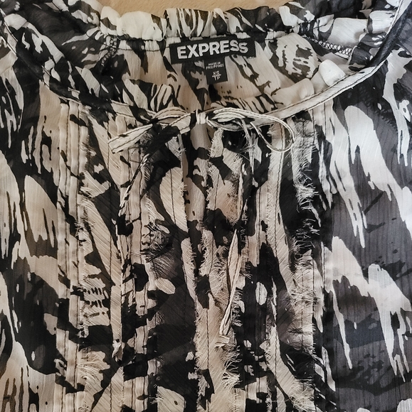 Express Women 3/4 Sleeve Sheer Blouse Elasticized Waistband and Sleeves Size XS - Picture 4 of 4